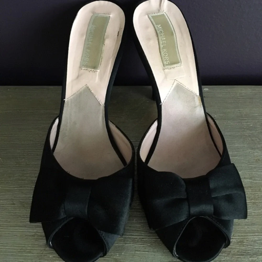 Michael Kors Women’s Black Open Toe Satin Bow Coquette Kitten Heels size 6